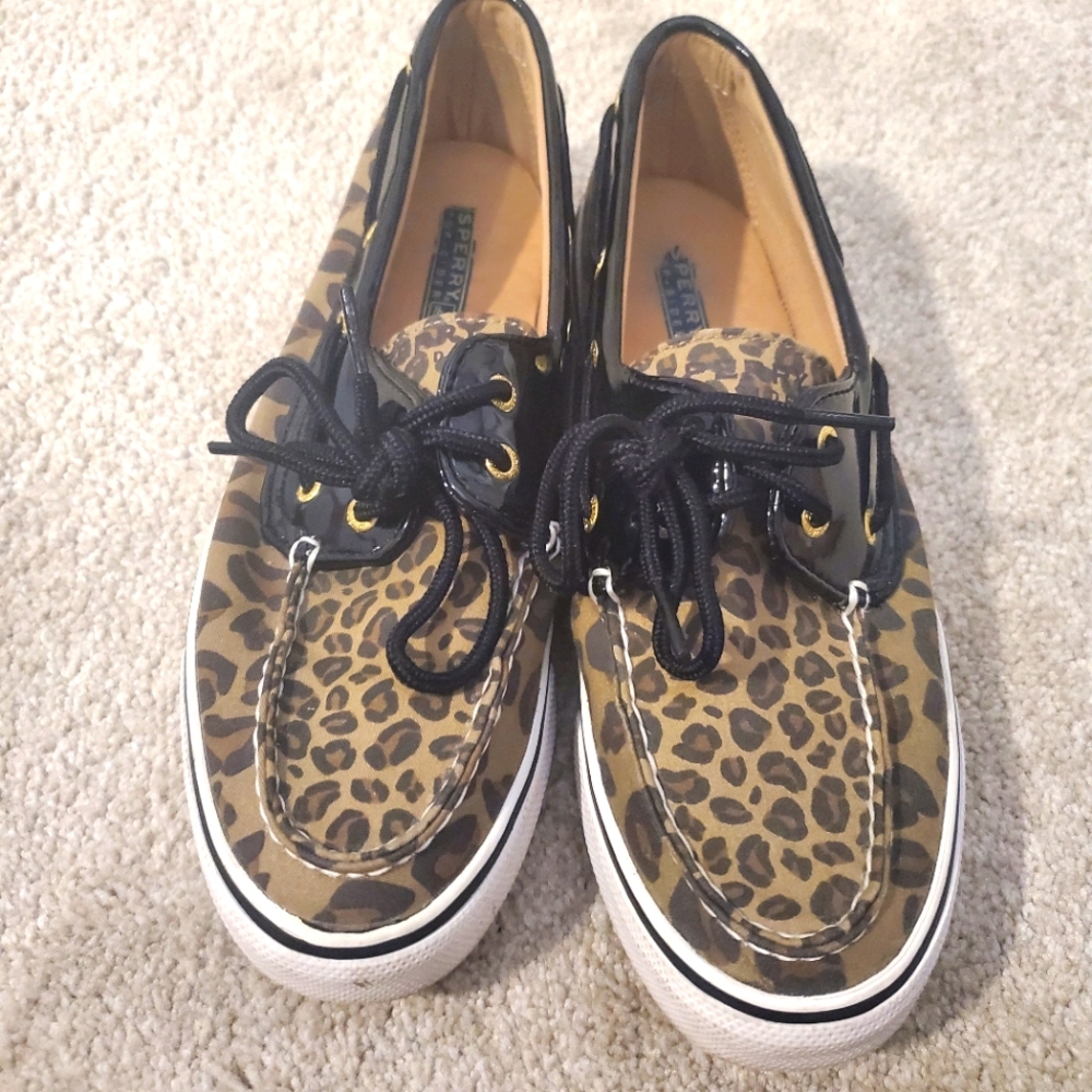 Sperry top slider shoes🍒
